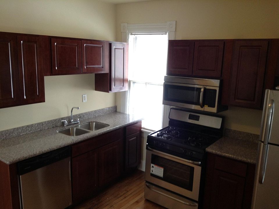 Granite counters and Stainless steel appliances