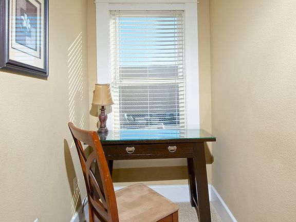 Office/desk/work area