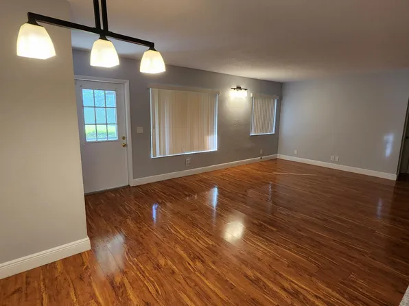527 Shady Pine Way, Greenacres, FL