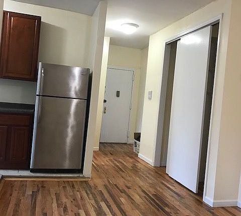 4th image of 437 Kingston Ave APT D9