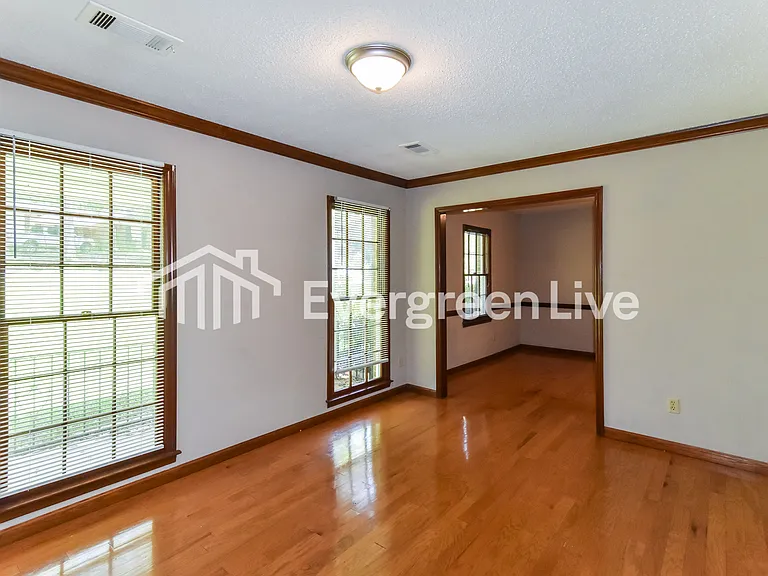 1345 Pine Ridge Rd — Photo 4