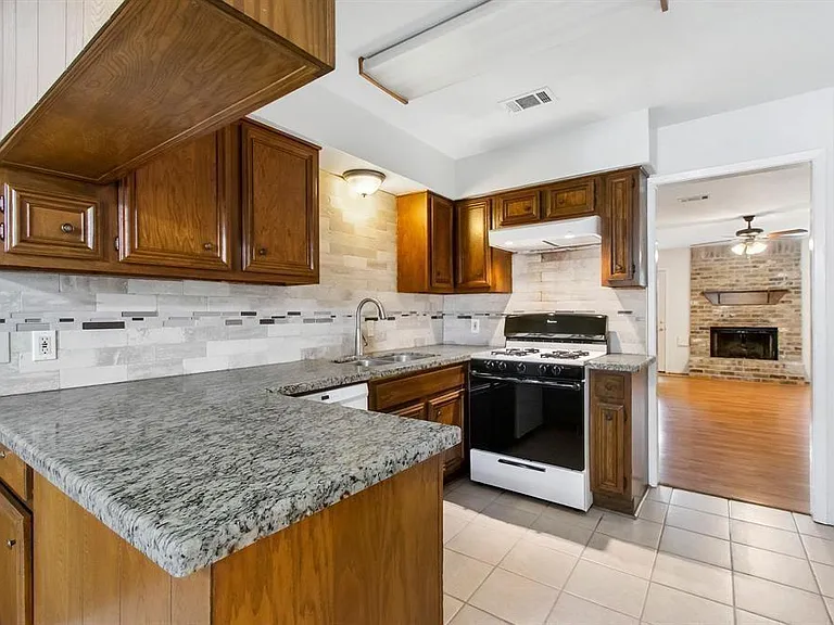2106 Wickburn Dr — Photo 17