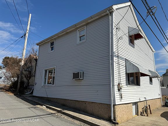 3rd image of 522 Freemont Ct