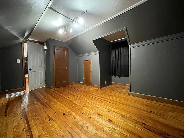 2610 Colonial Ave SW — Photo 3