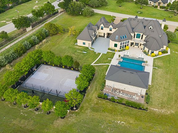 2nd image of 1091 Broadmoor Ln