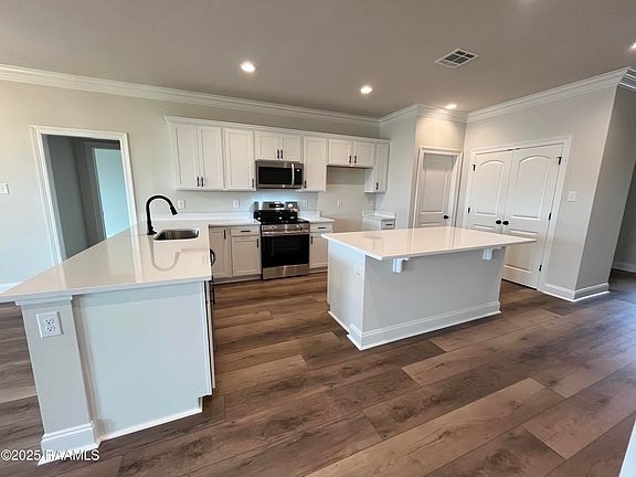 2nd image of 108 Yellowfin Ln