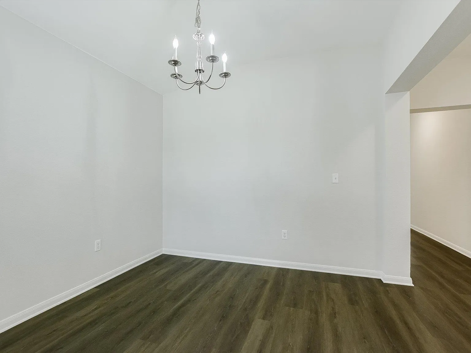 4 bed, 2.0 bath, 1769 sqft, $2,000 — Photo 3