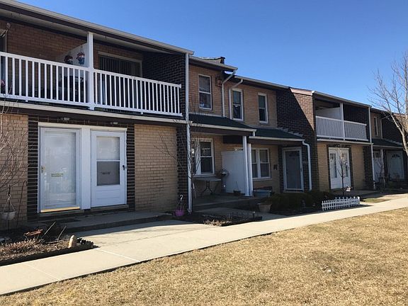 3rd image of 281 Artist Lake Dr