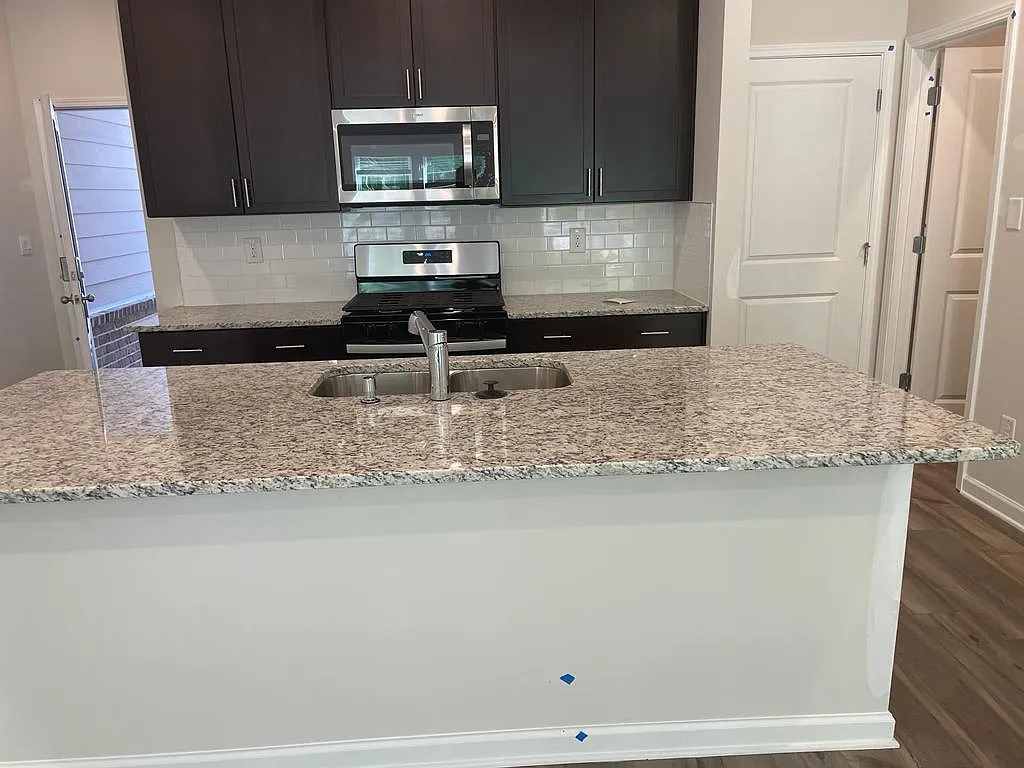 3 bed, 2.5 bath, 1590 sqft, $1,950 — Photo 2