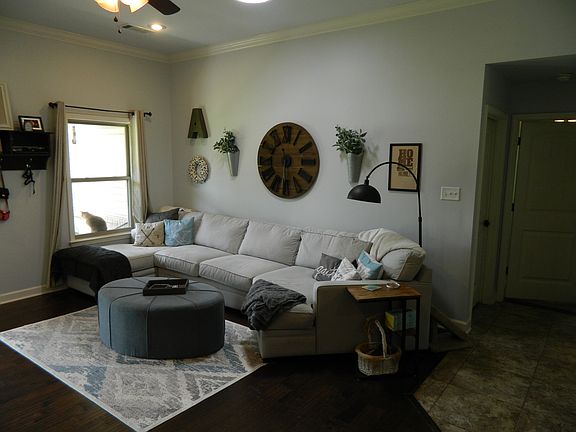 4th image of 580 Joseph Dr