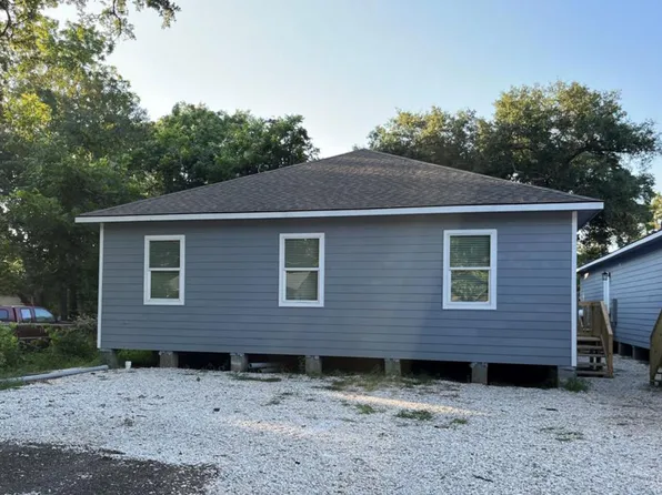 1704 W Sealy St #A, Alvin, TX 77511