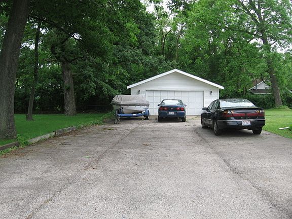 2nd image of 339 E Shorewood Dr