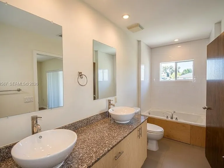 2780 SW 33rd Ave — Photo 17