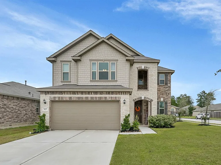 1127 Littleton Ct — Photo 2