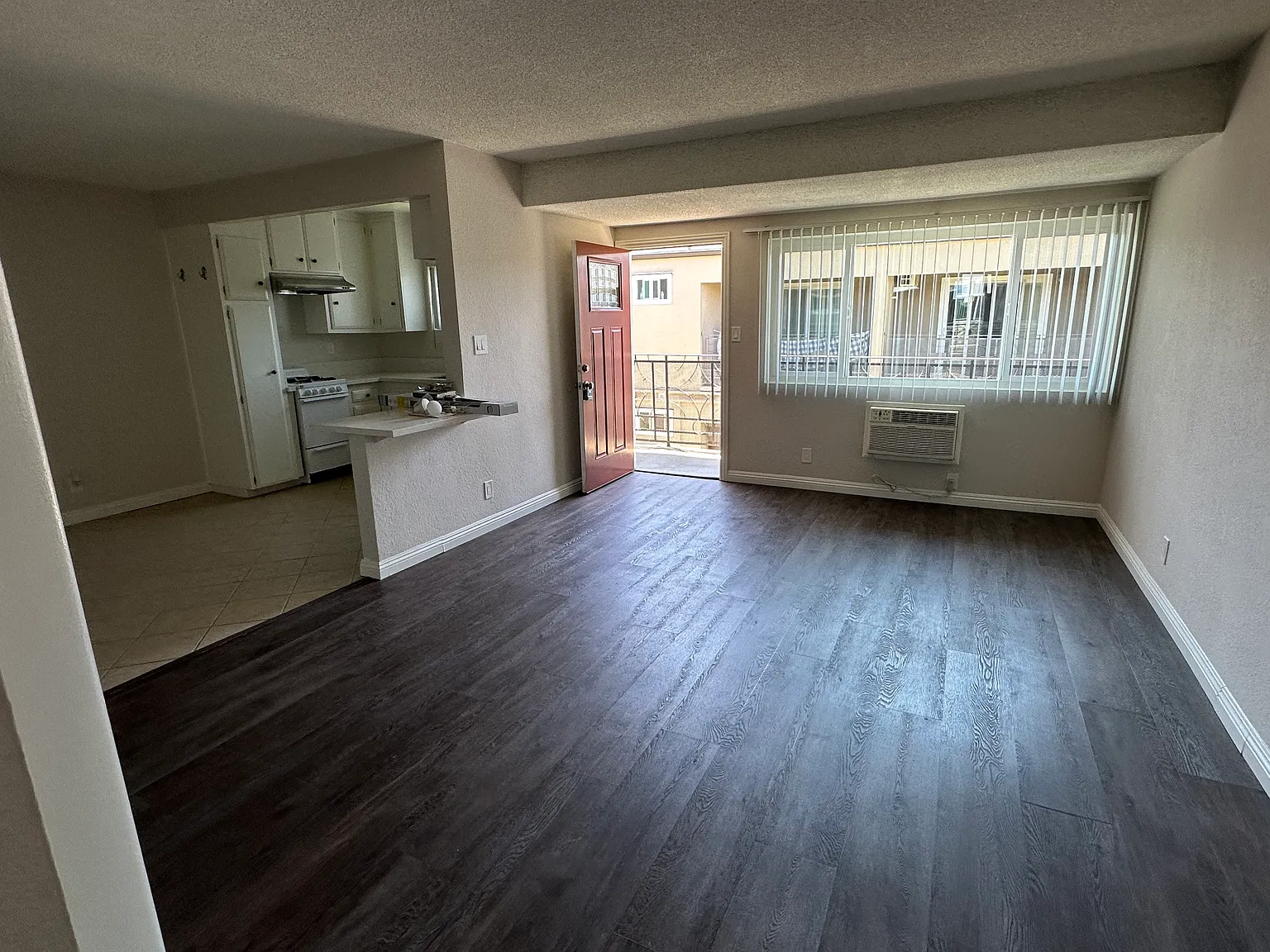 1012 Scott St — Photo 3