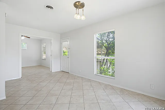2125 E Lawndale Dr — Photo 6