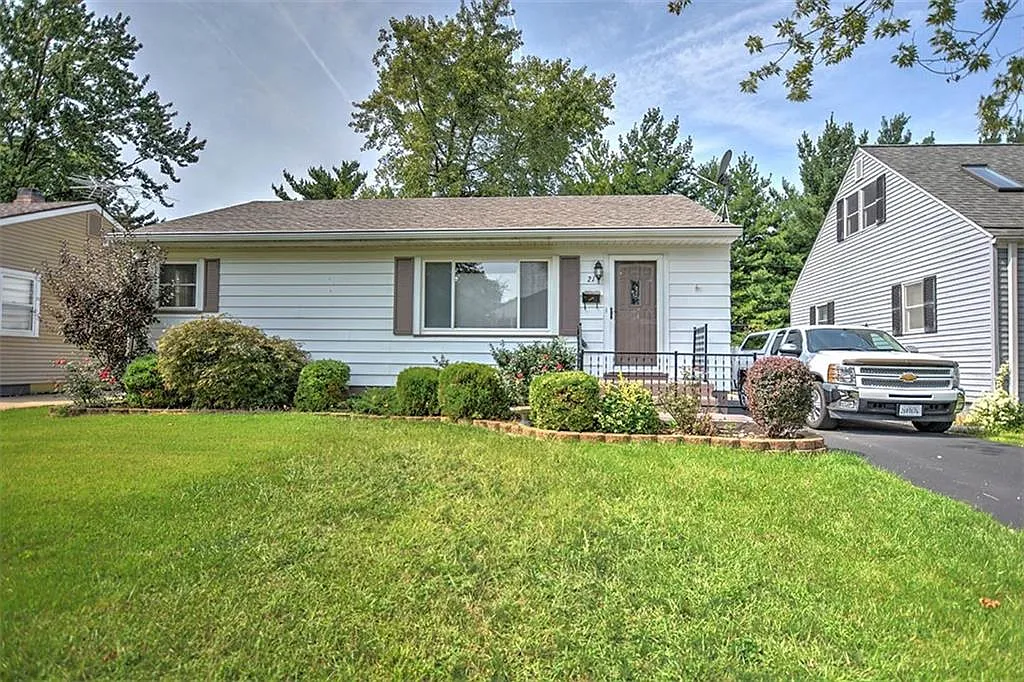 21 Maple Ct photo 1