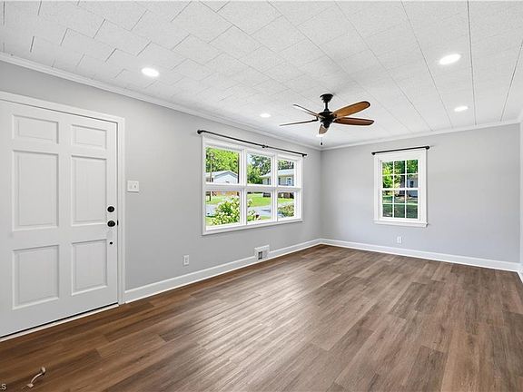 5th image of 204 Springwood Dr