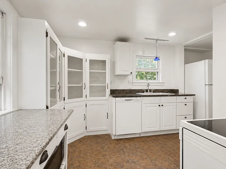 19 Wentworth Ave #2 — Photo 2