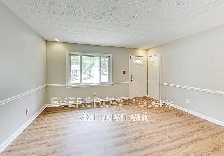 3962 Strathmore Dr — Photo 4