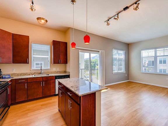 4th image of 4456 Broadway St #B2205