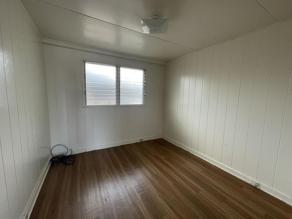 5th image of 803-805A Lukepane Ave