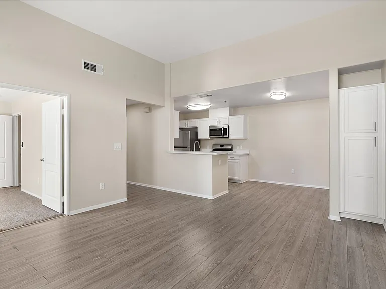 Santa Fe Apartments II — Photo 24