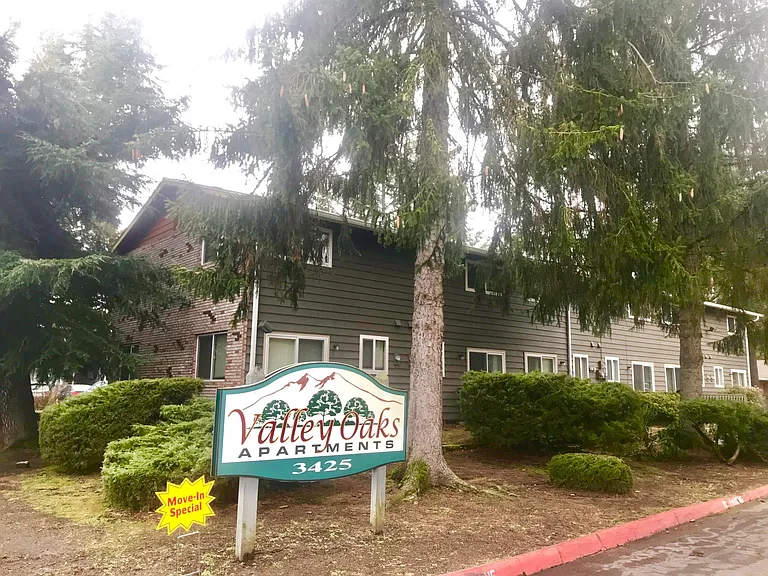 Valley Oaks Apartments — Photo 9