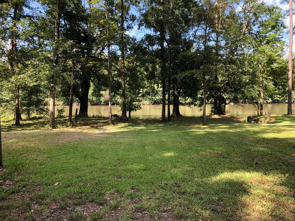 1st image of 18395 Ravenwood Dr