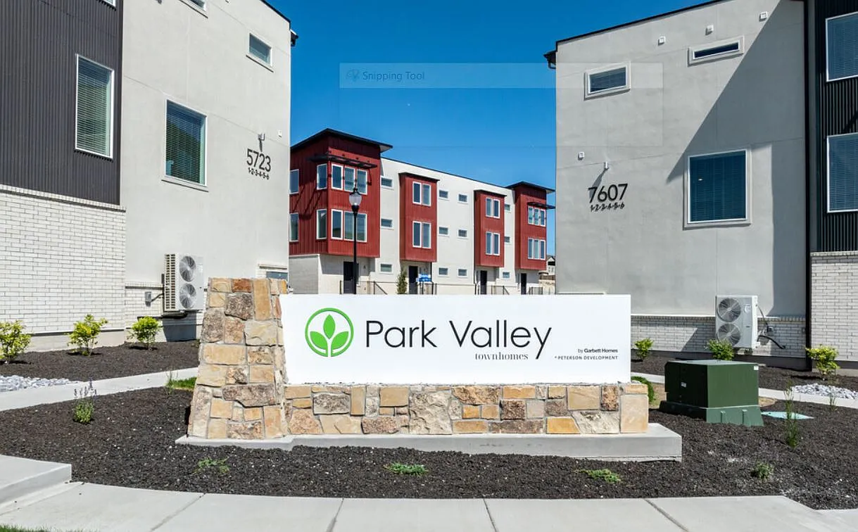 Park Valley Townhomes — Photo 1