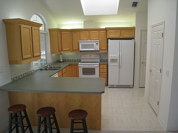 Light and Bright Kitchen!