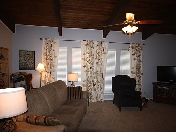 4th image of 2601 Fleetwood Dr