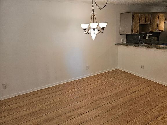 4th image of 2912 NE 8th Terrace #204