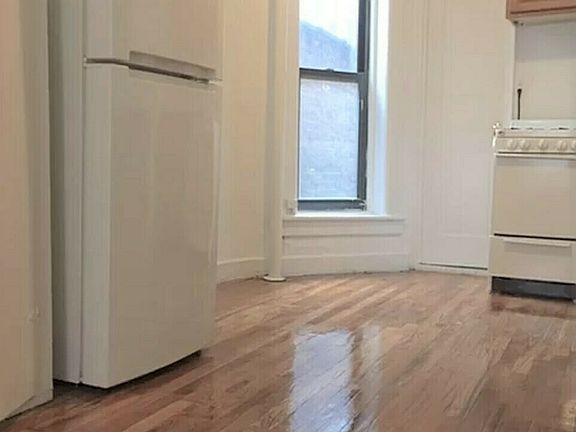 4th image of 245 E 94th St #E1