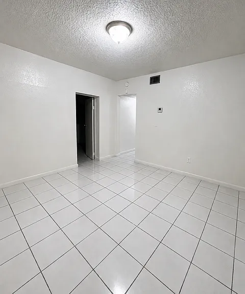 2573 SW 21st Ave #2573 — Photo 1