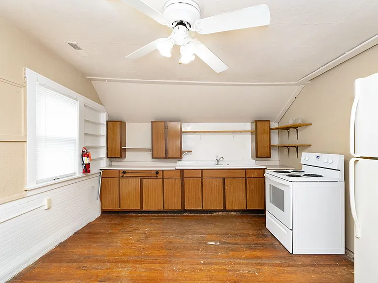 1215 Poyntz Ave — Photo 14