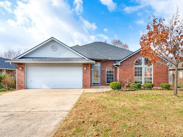 810 N 26th St, Rogers, AR 72756