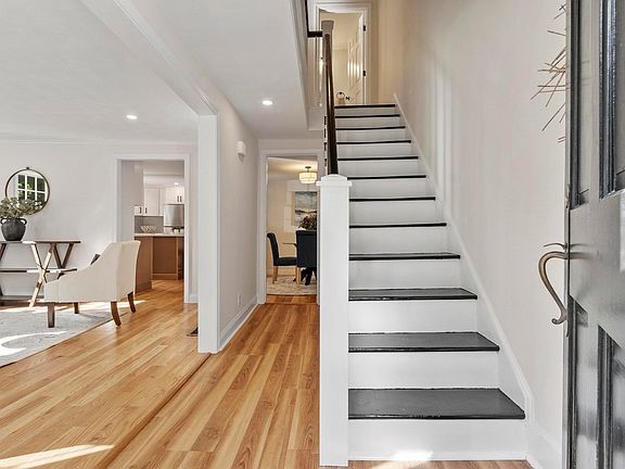 5th image of 102 Park St