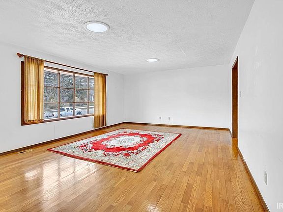 4th image of 2112 E Arden Dr