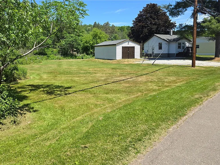 1945 Bradley Creek Rd — Photo 8