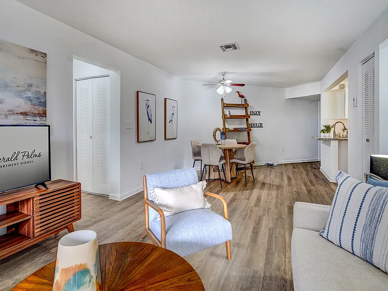 Emerald Palms Apartment Homes — Photo 11