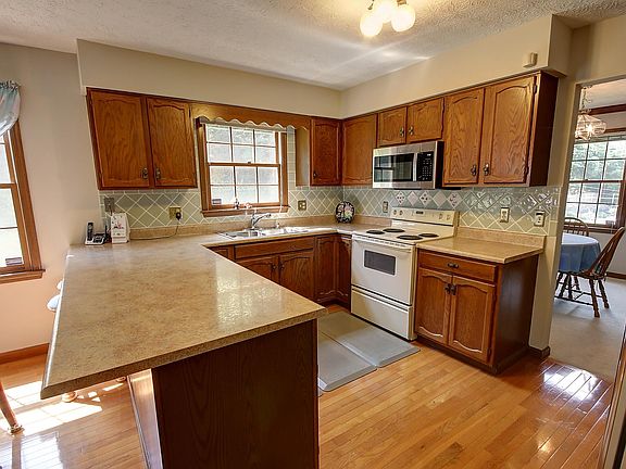 3rd image of 438 Larkspur Ct