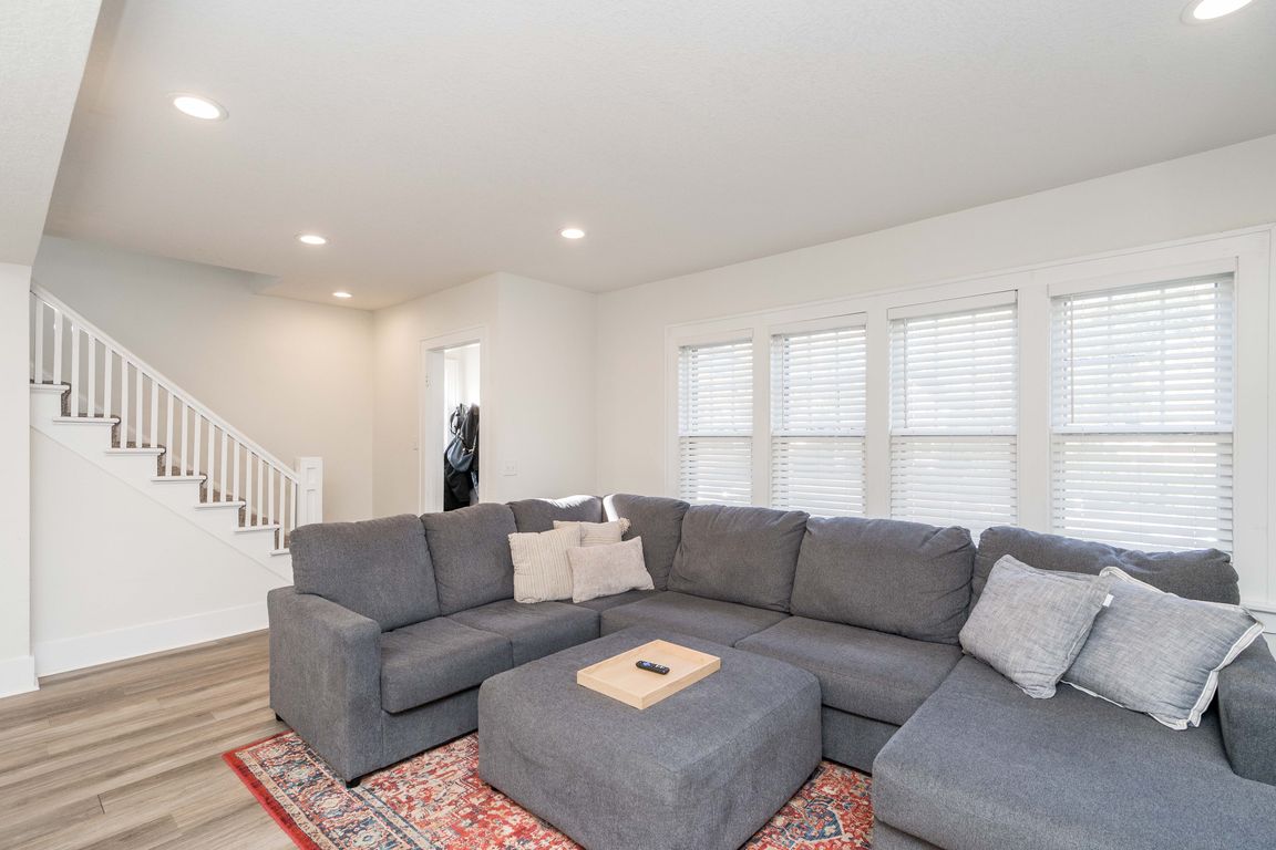 next background image