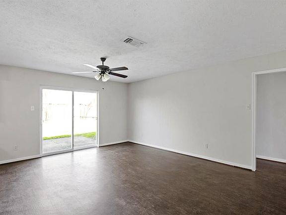 4th image of 1118 E Brown Ln