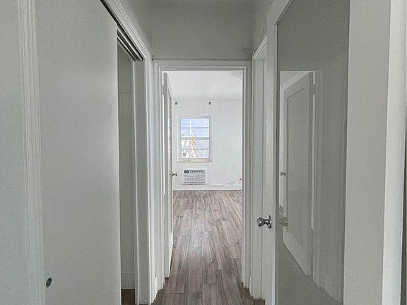 4th image of 1533 Jefferson Ave #12