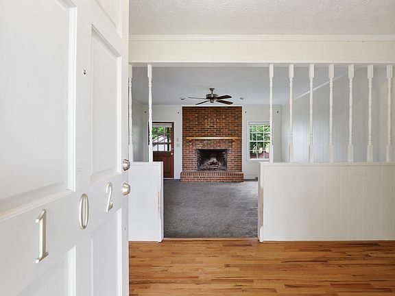 3rd image of 102 Fernwood Dr