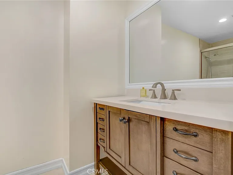 4949 Genesta Ave #104 — Photo 27