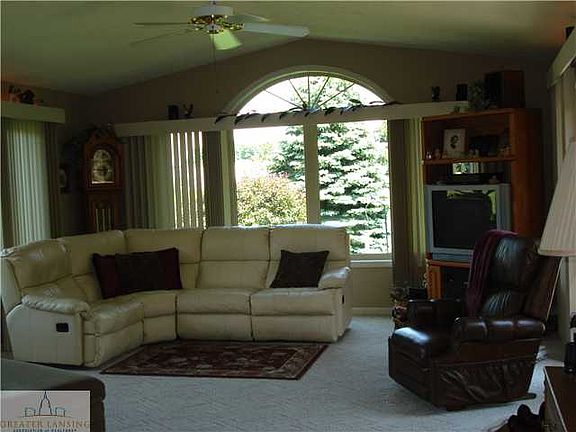 2nd image of 1146 N Cochran Ave
