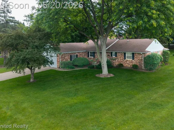 2223 Strader Dr, West Bloomfield, MI 48324