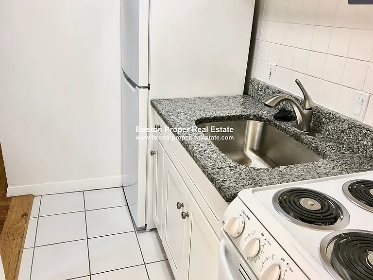 49 Gloucester St #2 — Photo 8